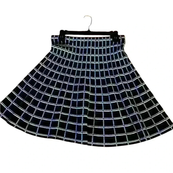 Cynthia Rowley Skirt. Large. Good condition. Black and white elastic waist - Picture 1 of 11